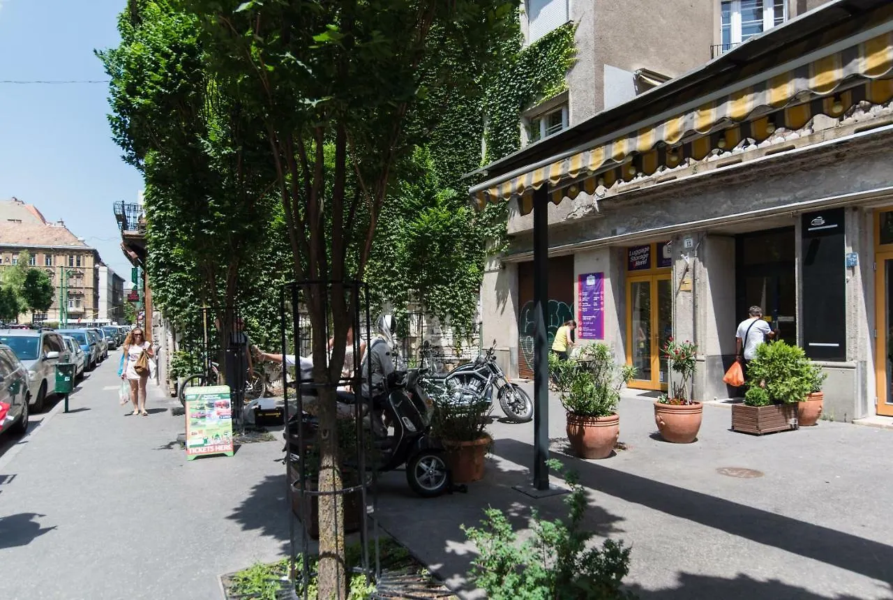 Klauzal Apartment W/3 Bedrooms, French Balcony Budapest