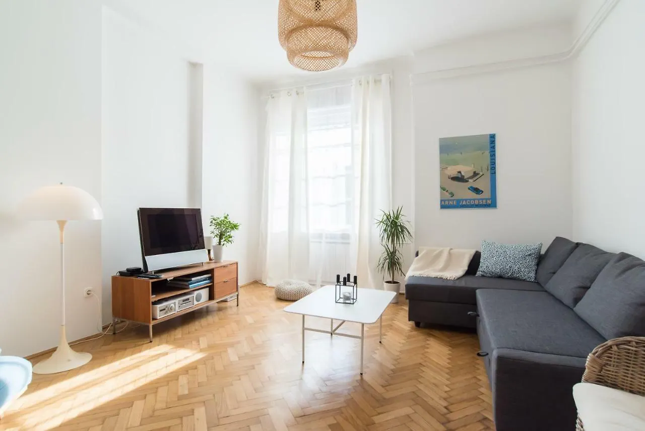 Klauzal Apartment W/3 Bedrooms, French Balcony Budapest