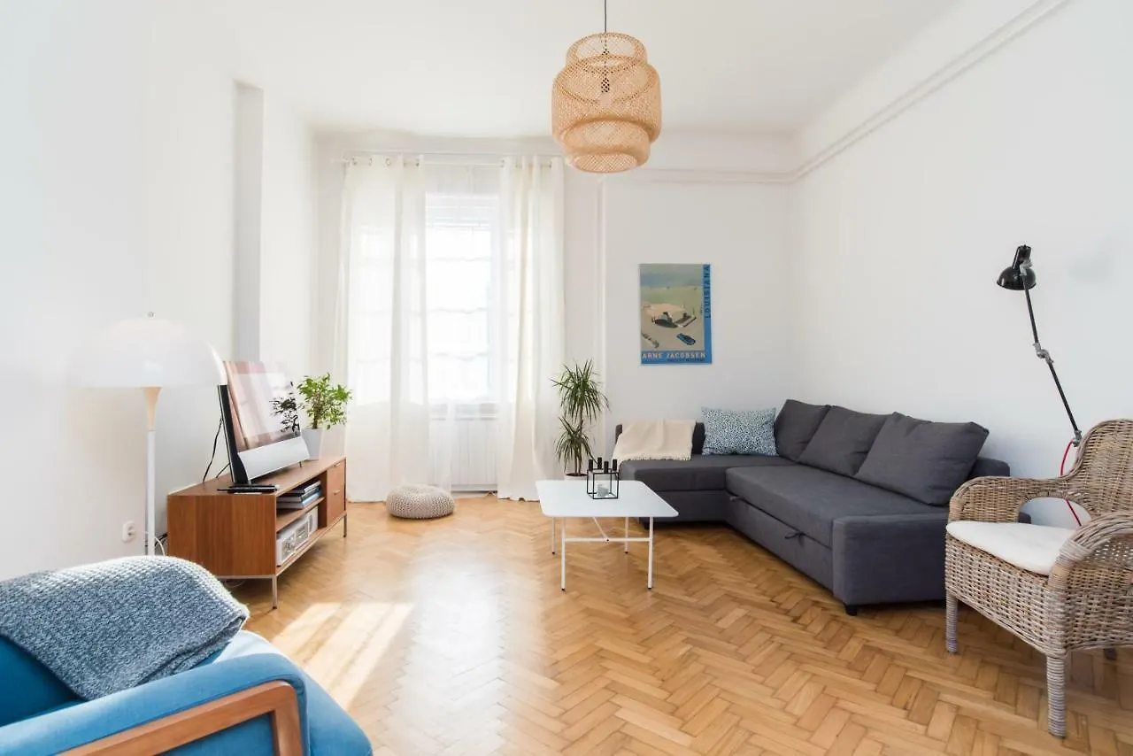Klauzal Apartment W/3 Bedrooms, French Balcony Budapest