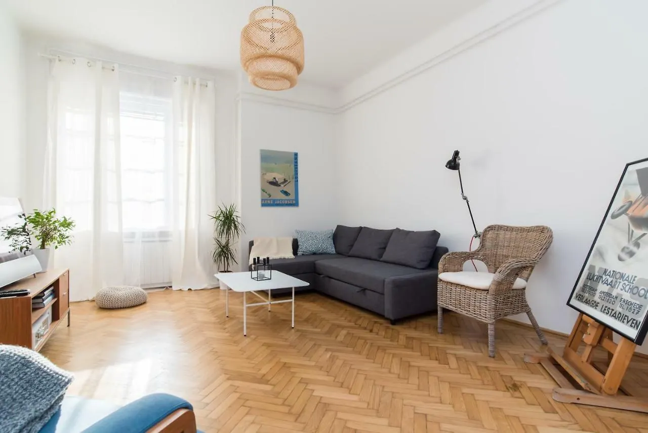 Klauzal Apartment W/3 Bedrooms, French Balcony Budapest